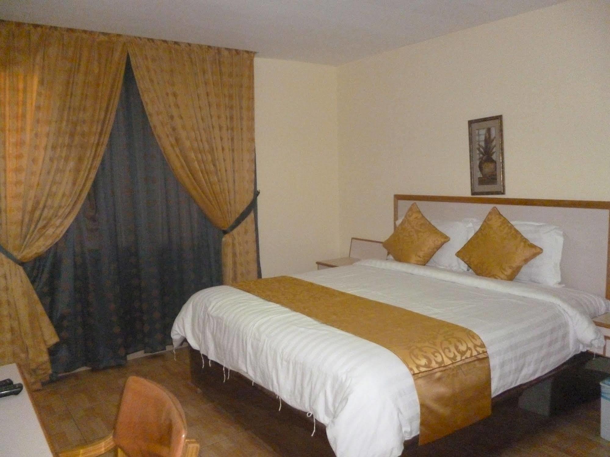 Mansour Plaza Hotel Apartments Dammám Kültér fotó